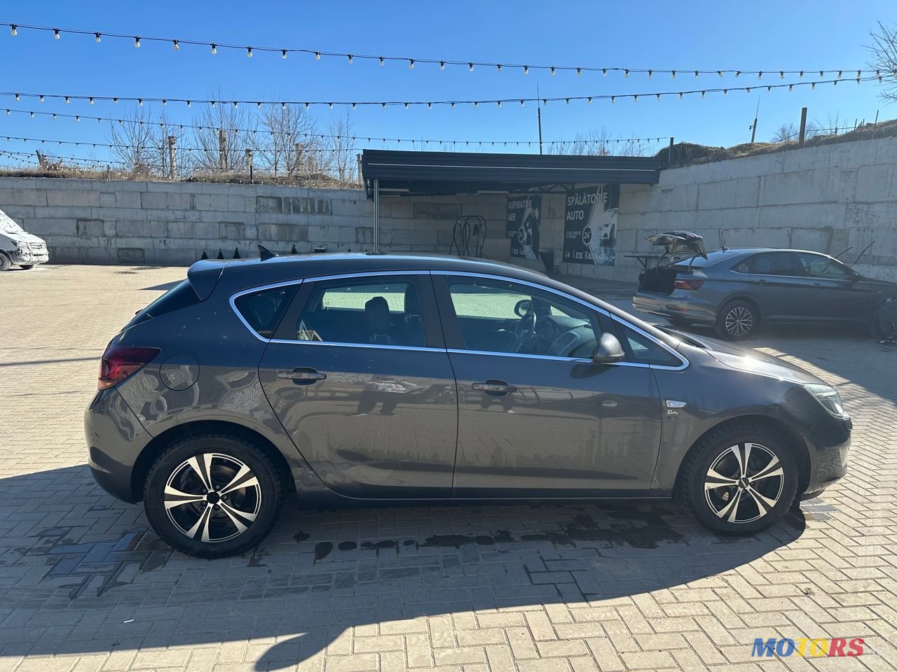 2012' Opel Astra photo #4