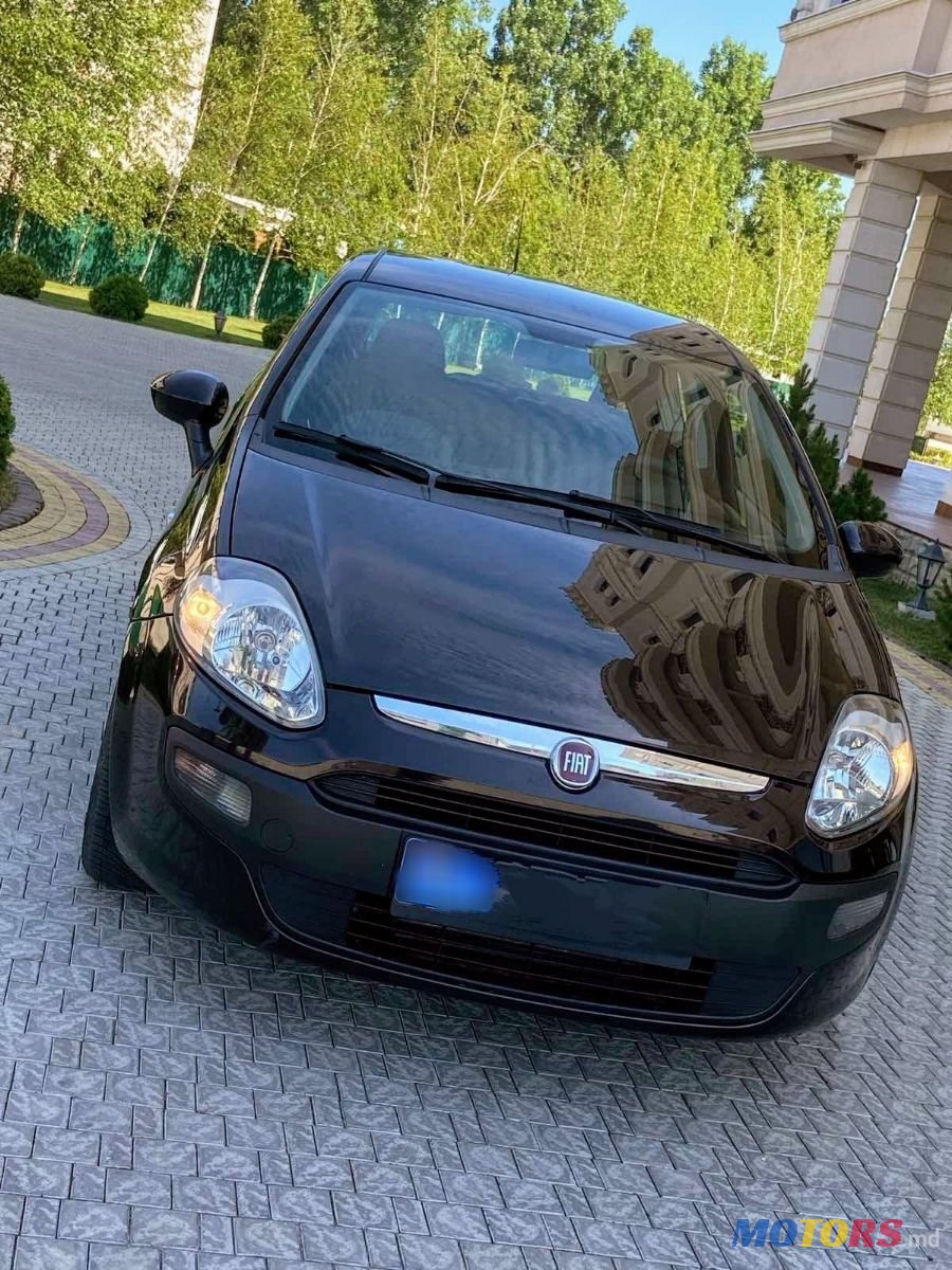 2011' Fiat Punto photo #1