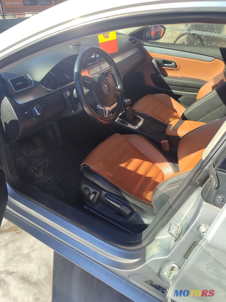 2009' Volkswagen Passat photo #3