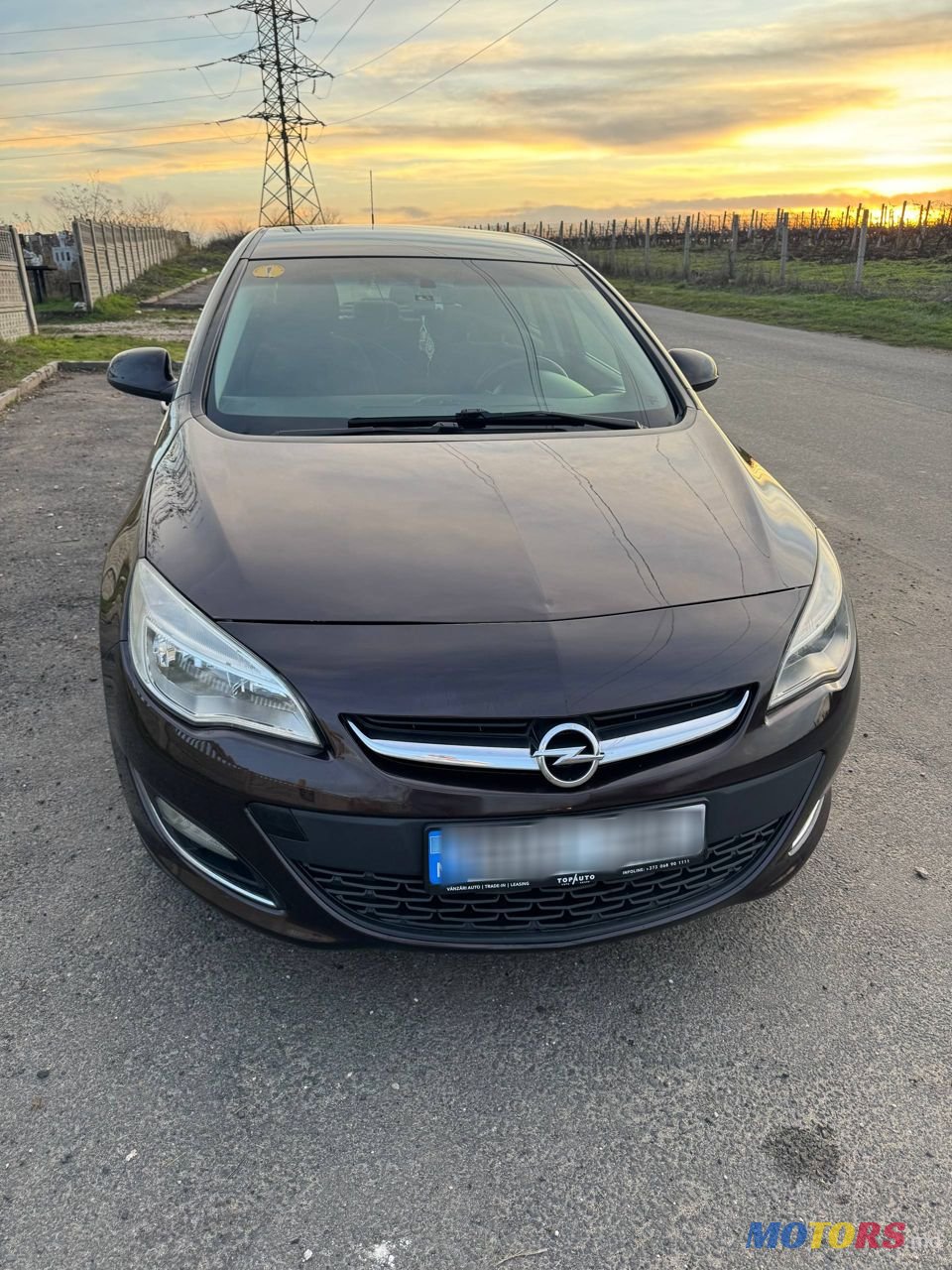 2012' Opel Astra photo #3