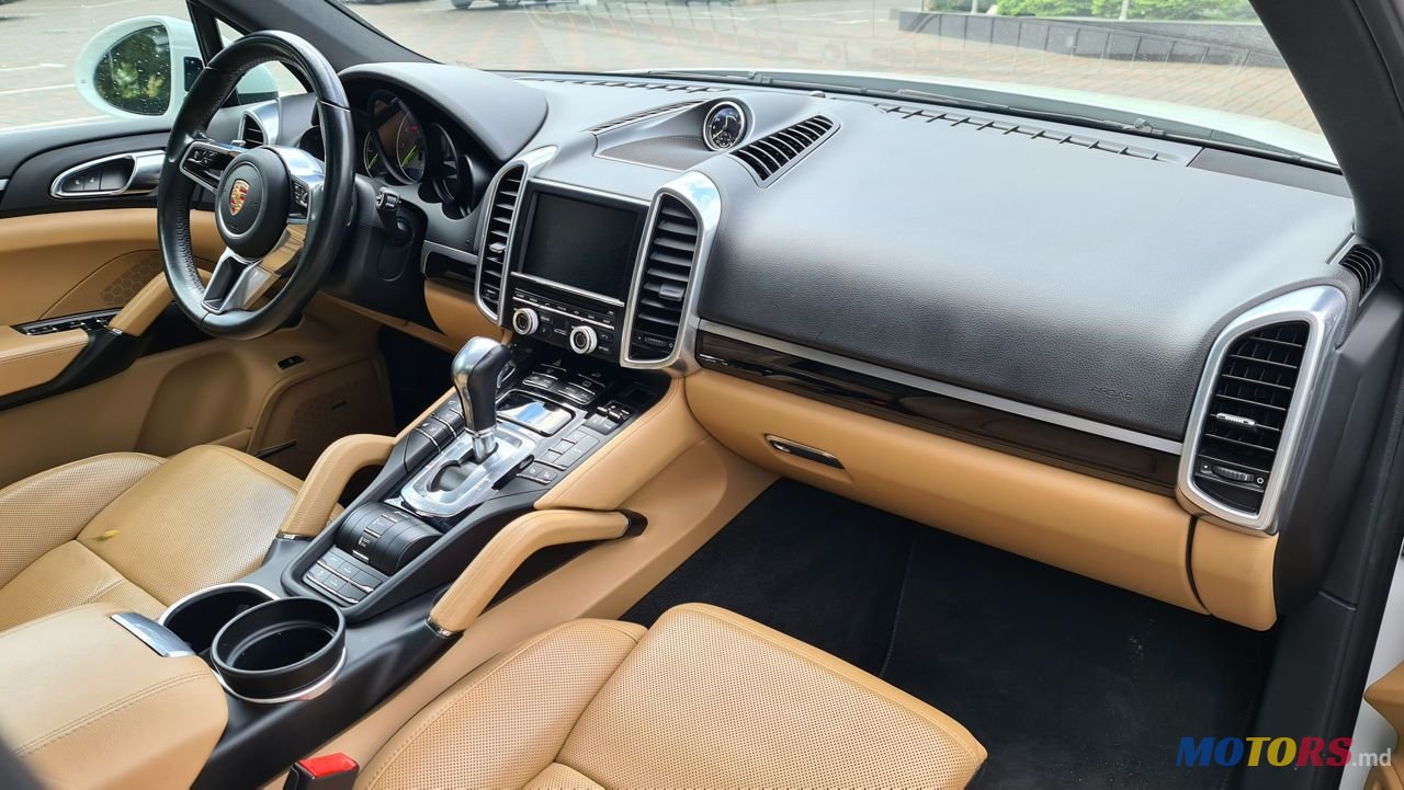 2015' Porsche Cayenne photo #5