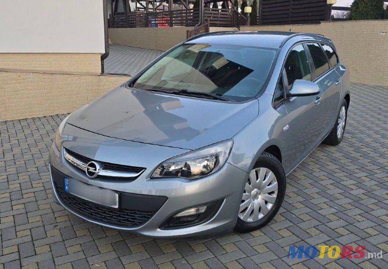 2012' Opel Astra photo #1