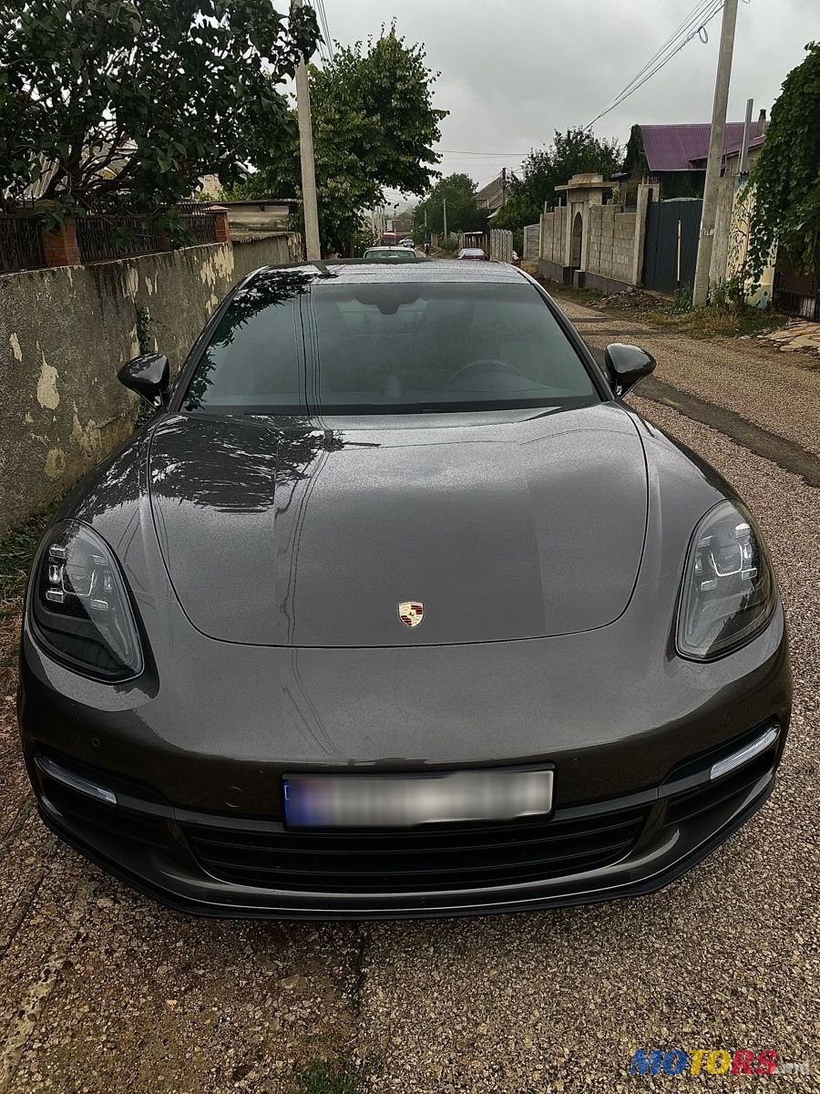 2018' Porsche Panamera photo #1
