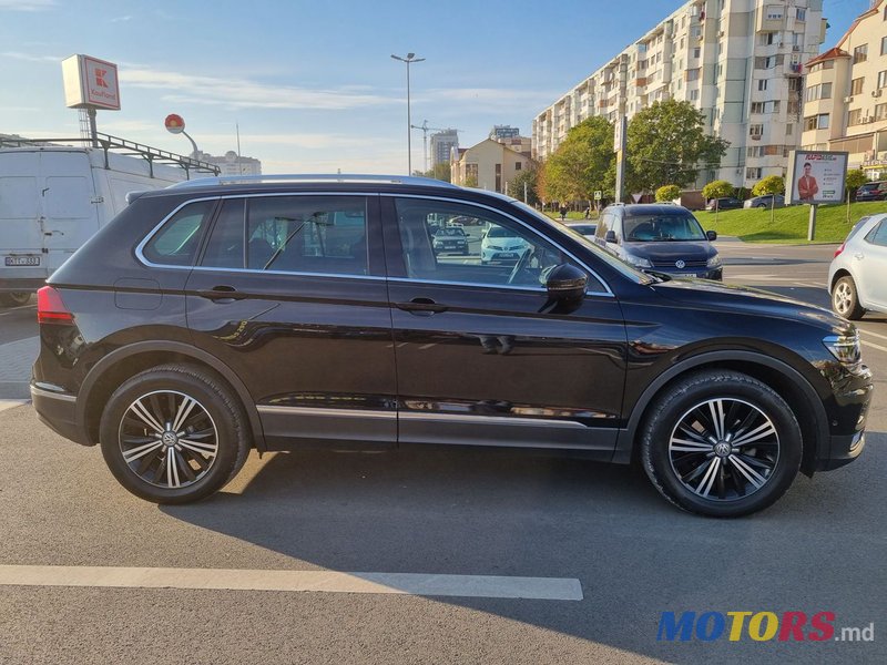 2016' Volkswagen Tiguan photo #5