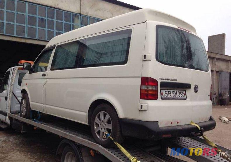 2005' Volkswagen Caravelle photo #2