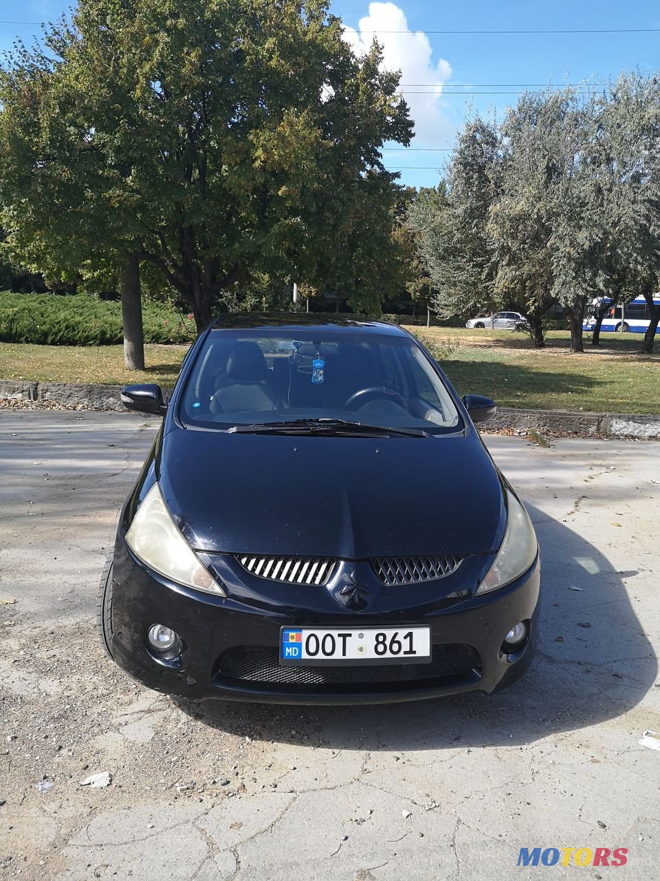 2006' Mitsubishi Grandis photo #1