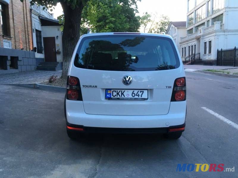 2008' Volkswagen Touran photo #3