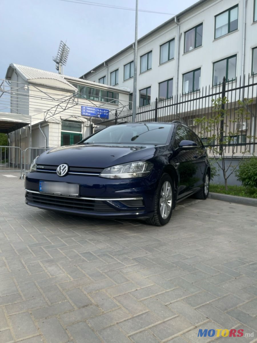 2018' Volkswagen Golf photo #2