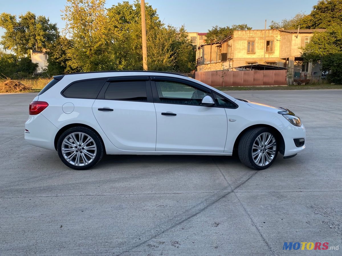 2014' Opel Astra photo #4