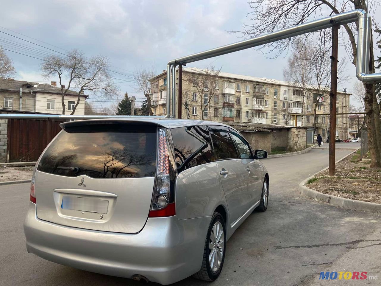 2006' Mitsubishi Grandis photo #5