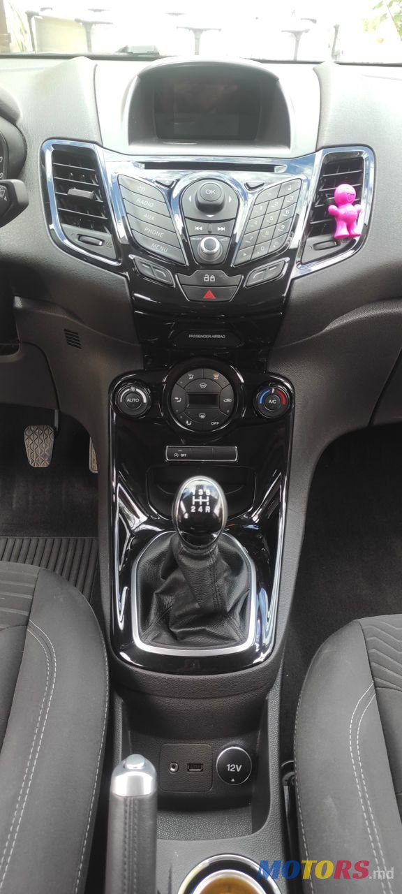 2012' Ford Fiesta photo #5