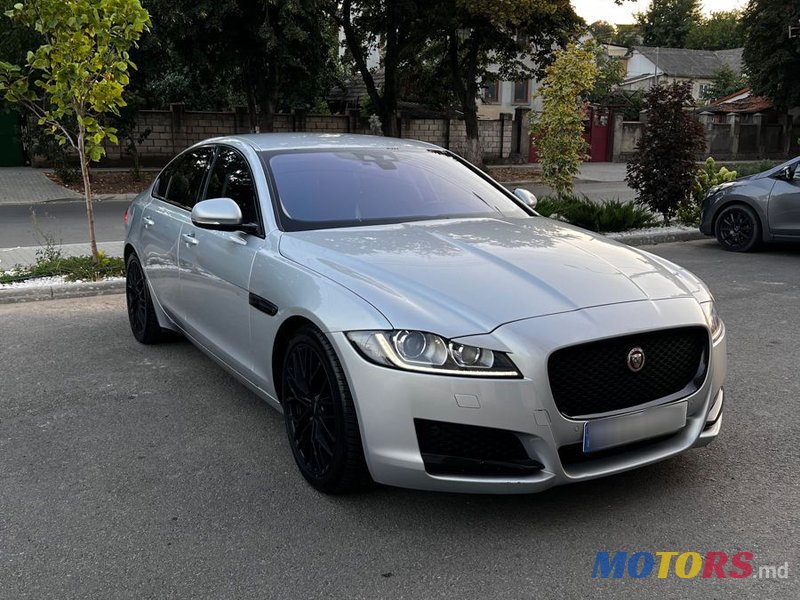 2015' Jaguar XF photo #2