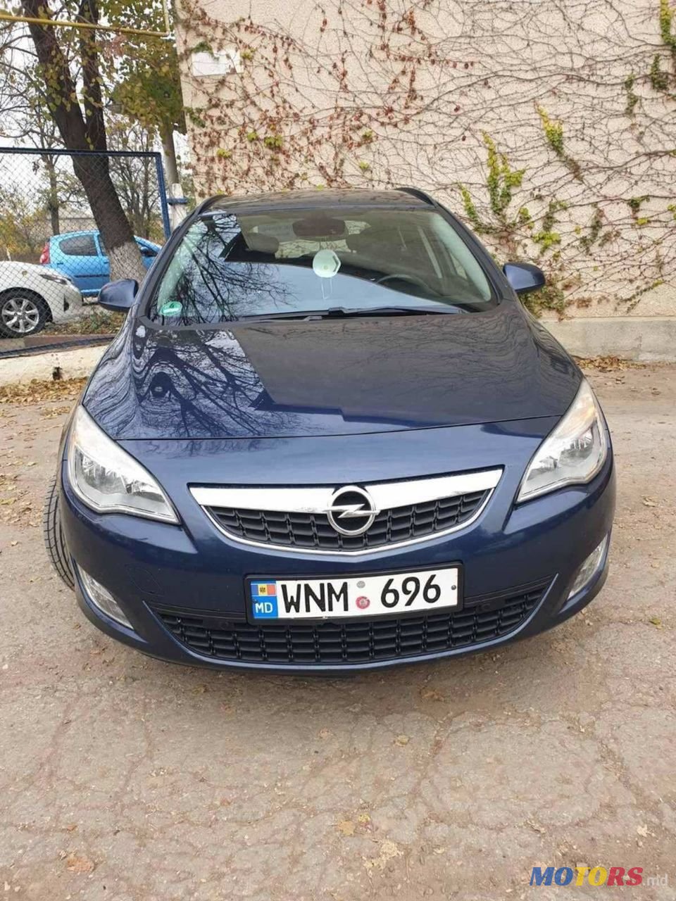 2011' Opel Astra photo #2