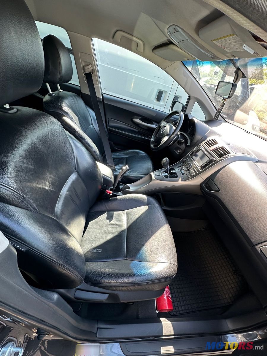 2009' Toyota Auris photo #3
