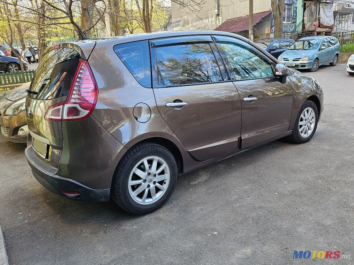2010' Renault Scenic photo #5