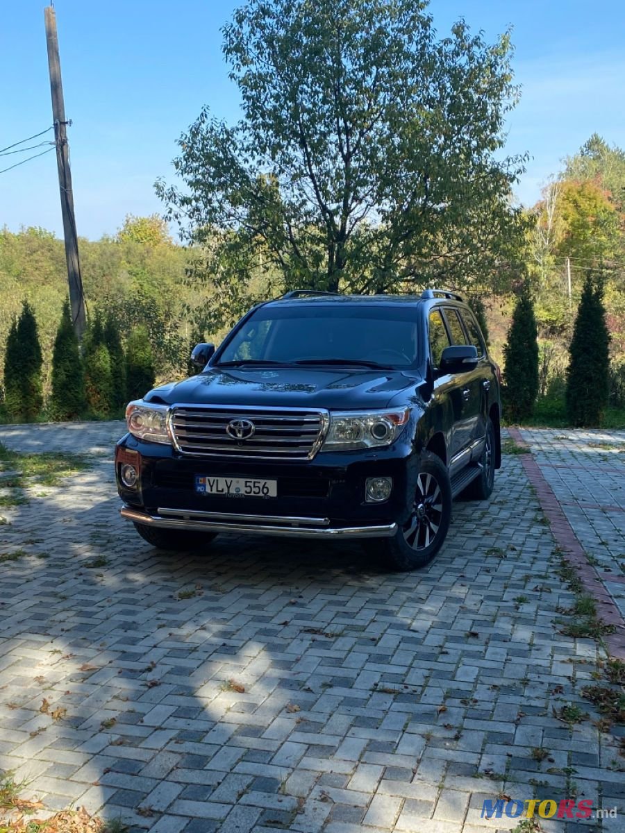 2012' Toyota Land Cruiser photo #3