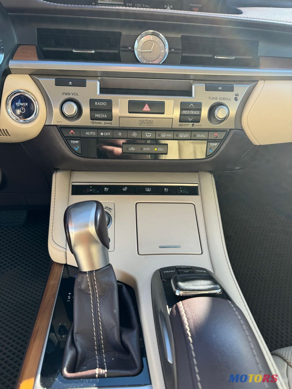 2016' Lexus Es Series photo #6