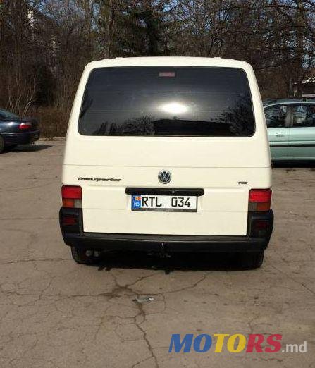 2002' Volkswagen Transporter photo #1
