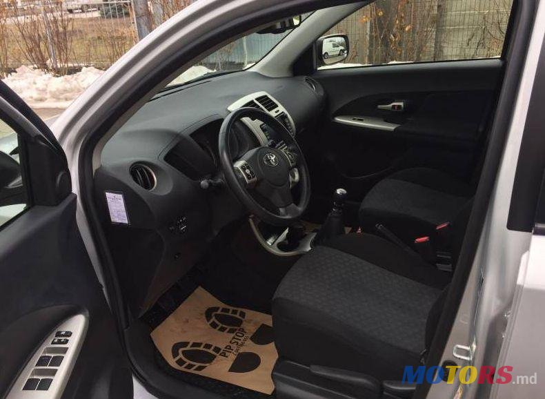 2009' Toyota Urban Cruiser photo #2