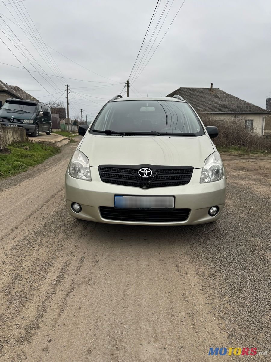 2002' Toyota Corolla Verso photo #1