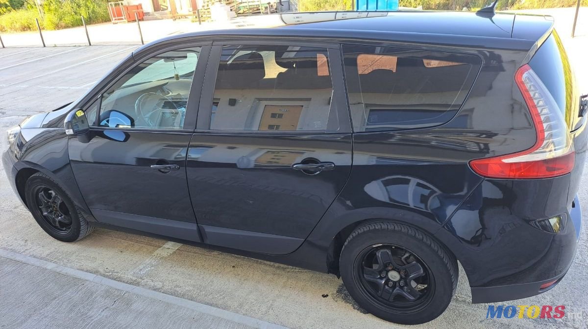 2012' Renault Grand Scenic photo #4