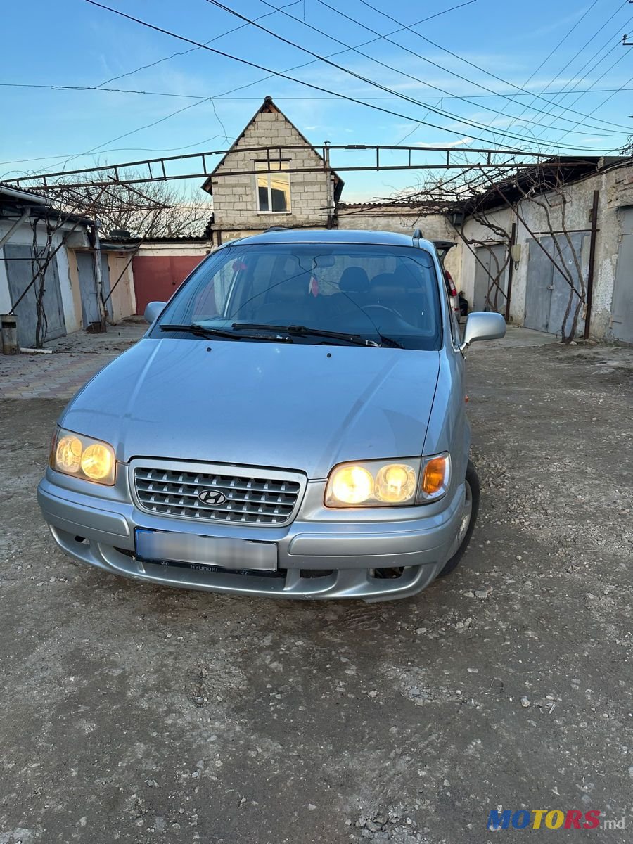 2000' Hyundai Trajet photo #1