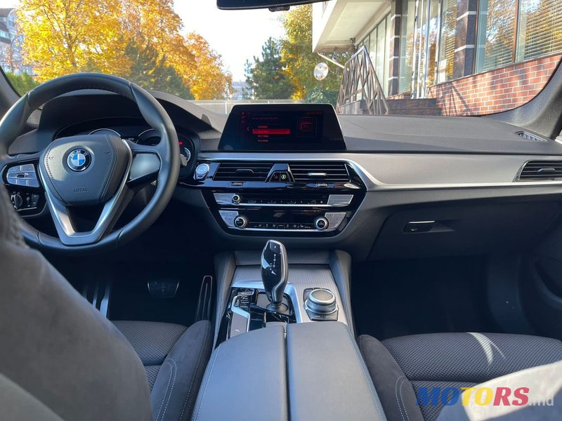 2019' BMW 5 Series photo #4