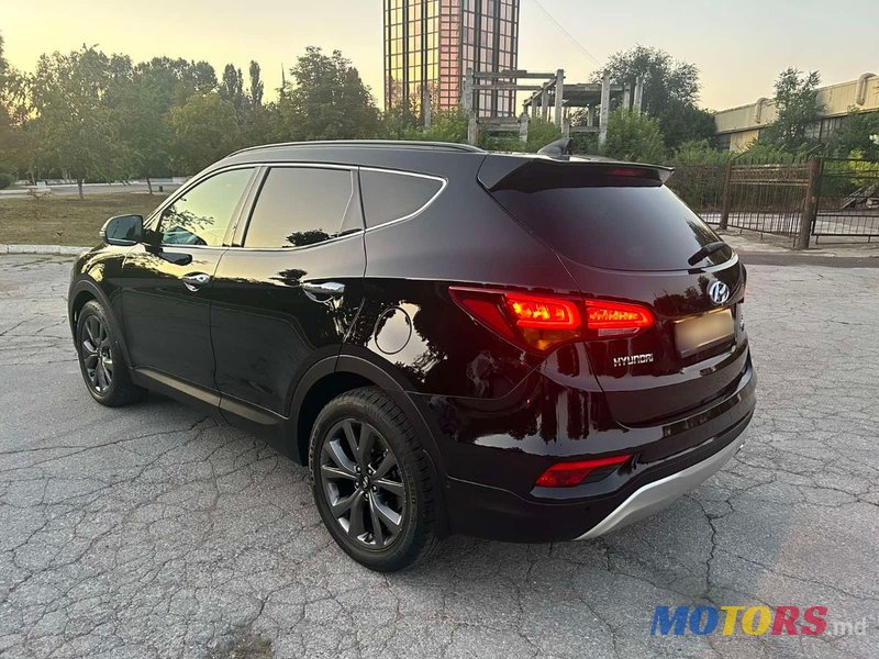 2017' Hyundai Santa Fe photo #2