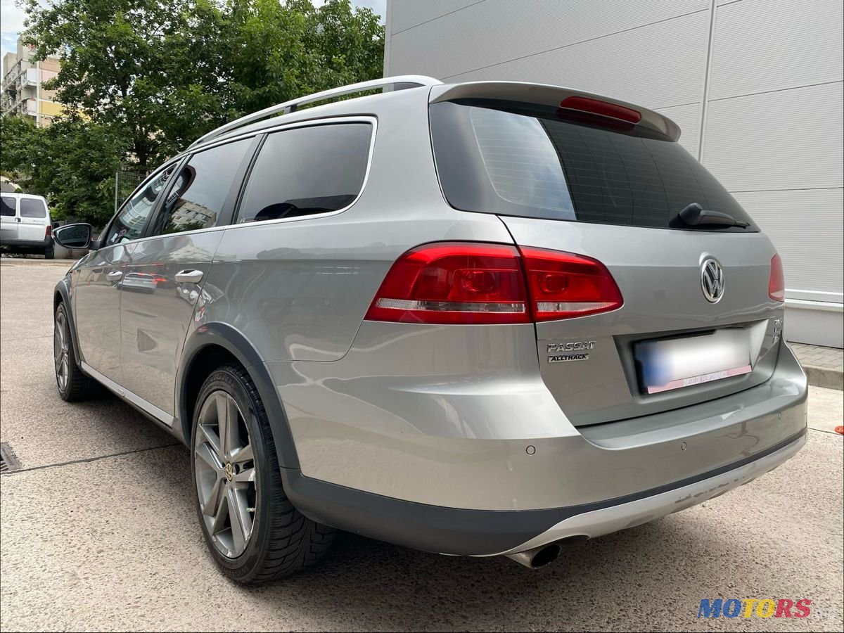 2012' Volkswagen Passat photo #2