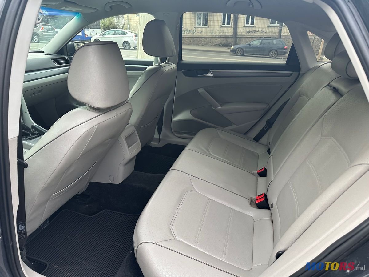 2018' Volkswagen Passat photo #3