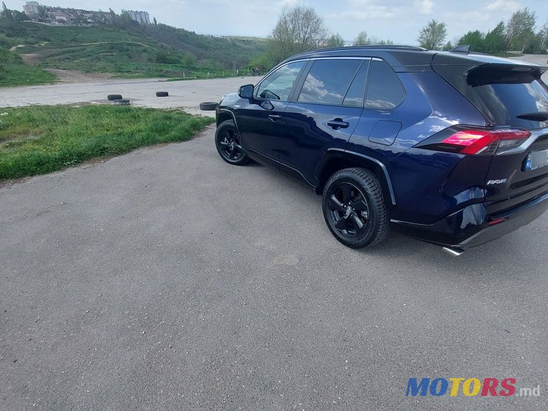 2019' Toyota RAV4 photo #3