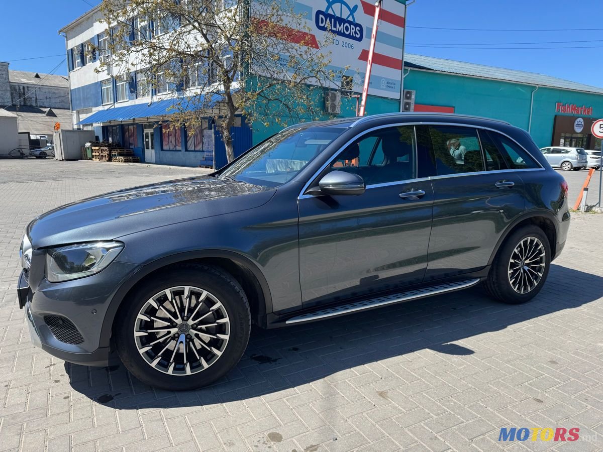 2016' Mercedes-Benz GLC photo #5
