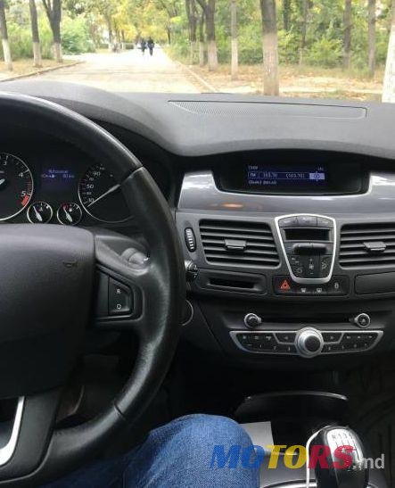 2009' Renault Laguna photo #4