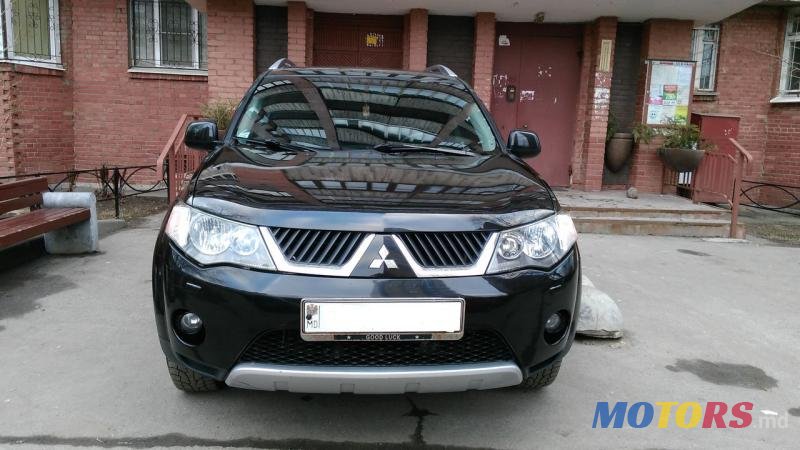 2008' Mitsubishi Outlander photo #1
