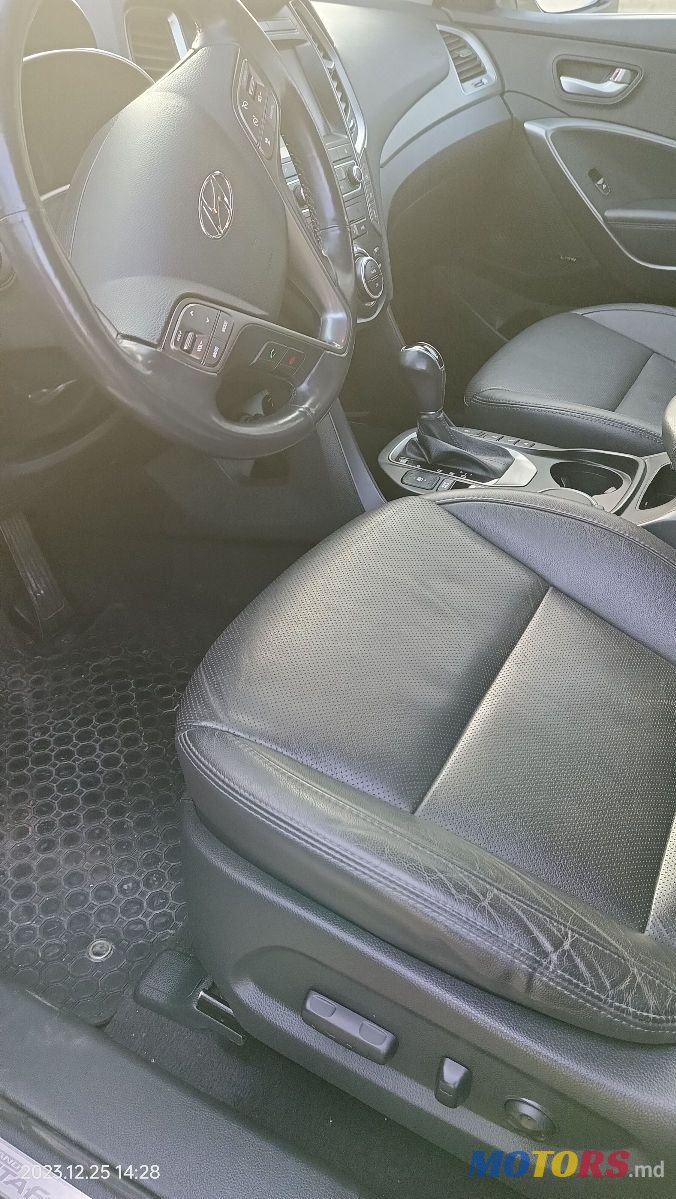 2017' Hyundai Santa Fe photo #2