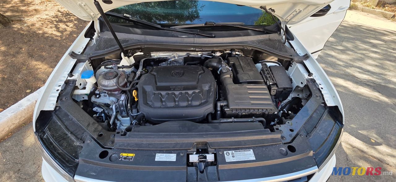 2019' Volkswagen Tiguan photo #5