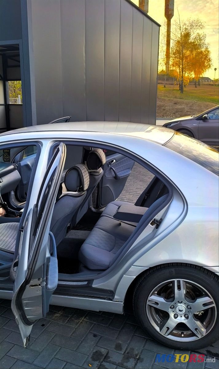 2002' Mercedes-Benz C-Class photo #3