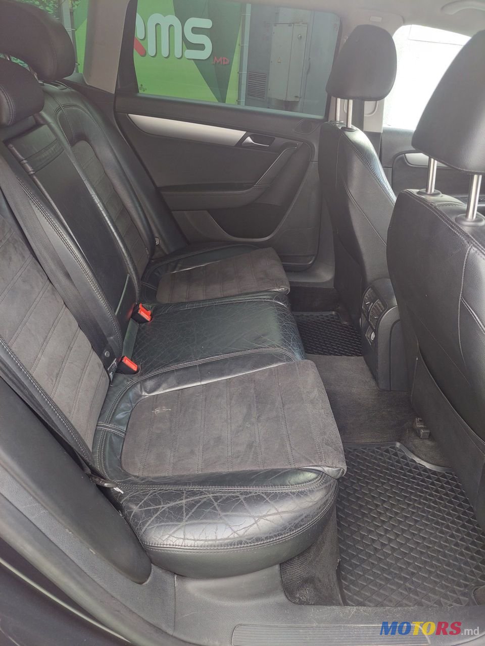 2011' Volkswagen Passat photo #6