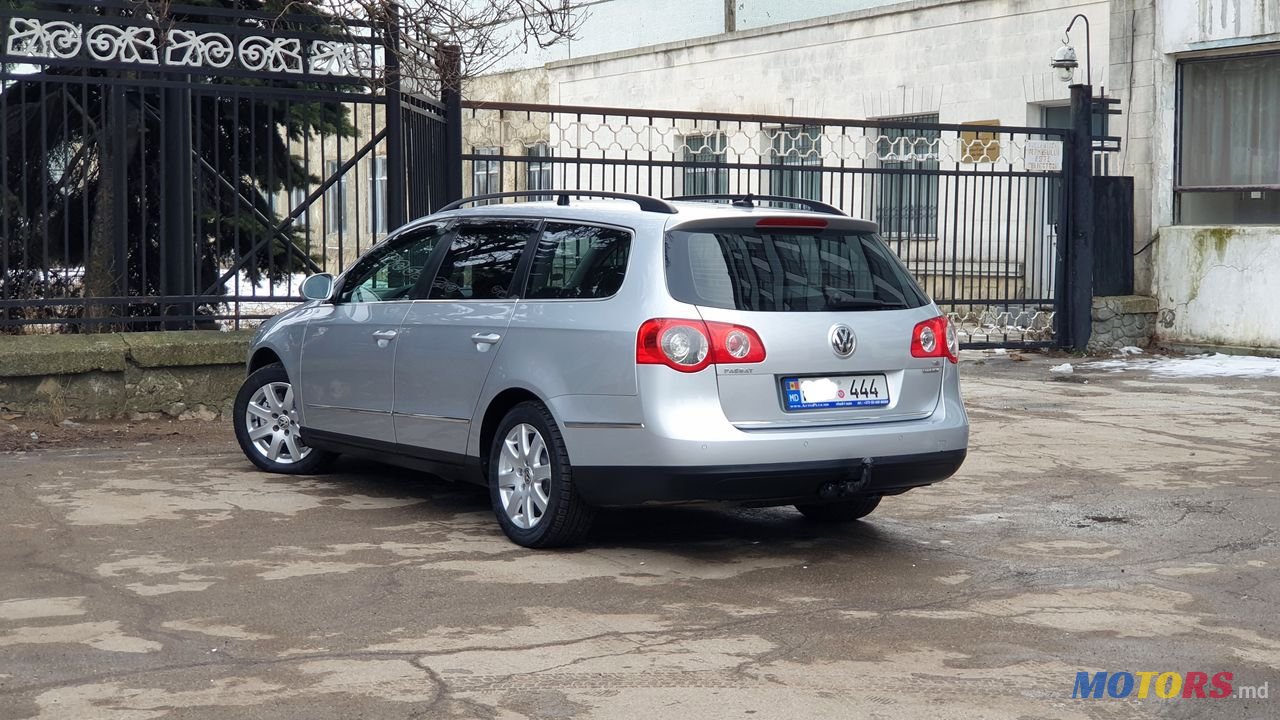 2009' Volkswagen Passat photo #5