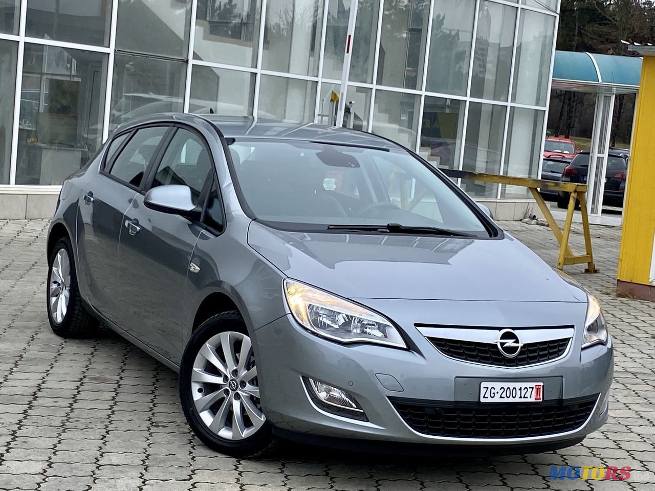 2012' Opel Astra photo #1