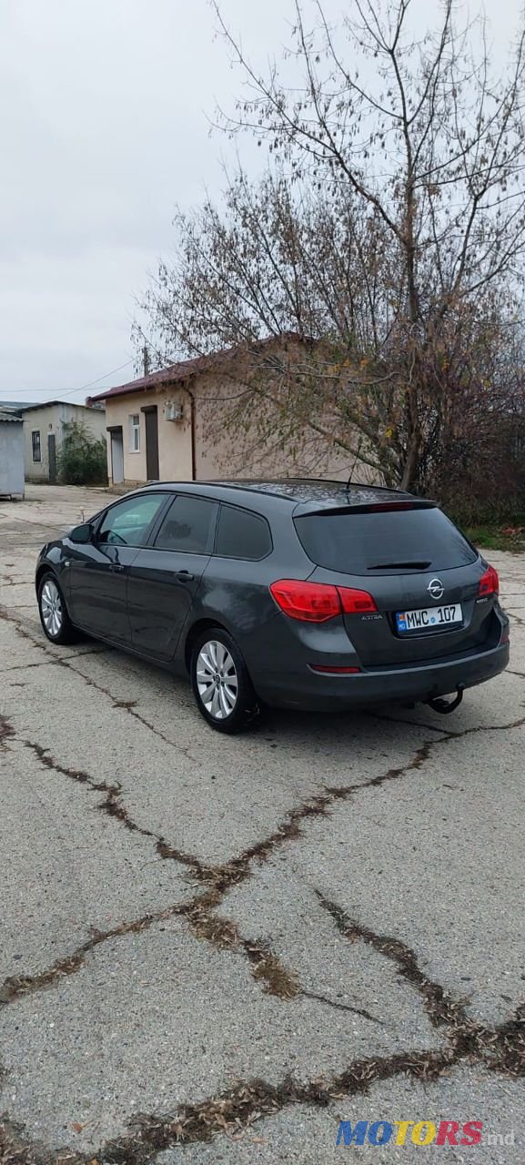 2012' Opel Astra photo #5