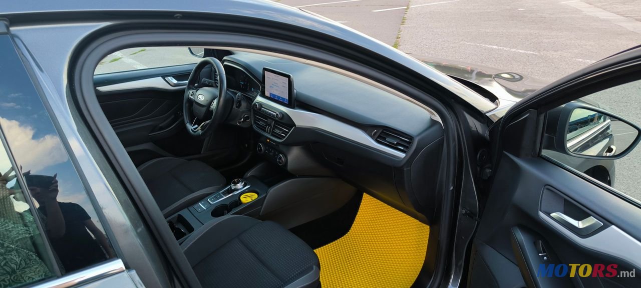 2020' Ford Focus photo #5