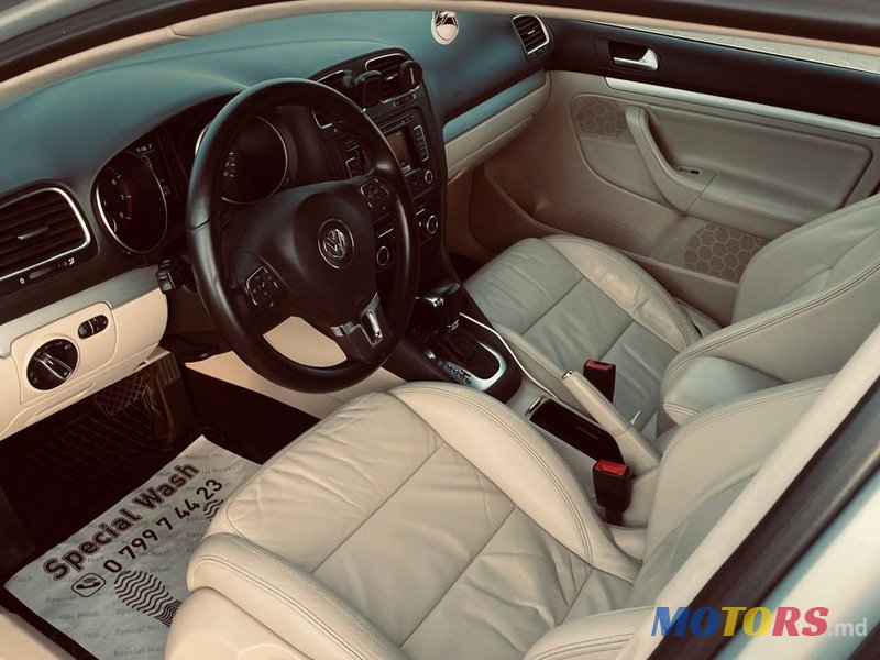 2009' Volkswagen Golf photo #4