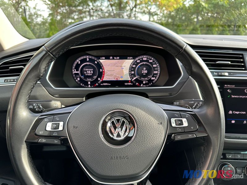 2018' Volkswagen Tiguan photo #6