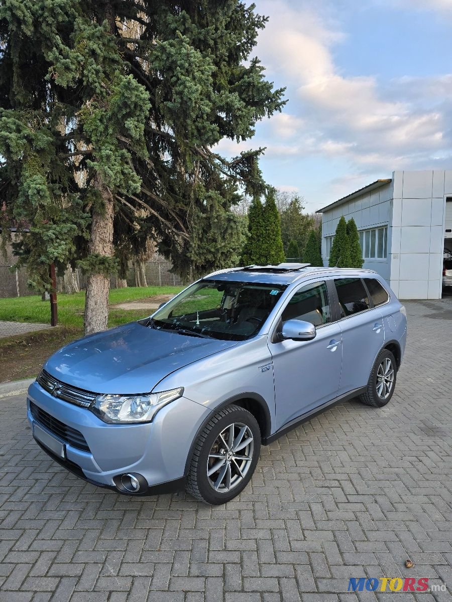 2014' Mitsubishi Outlander photo #1