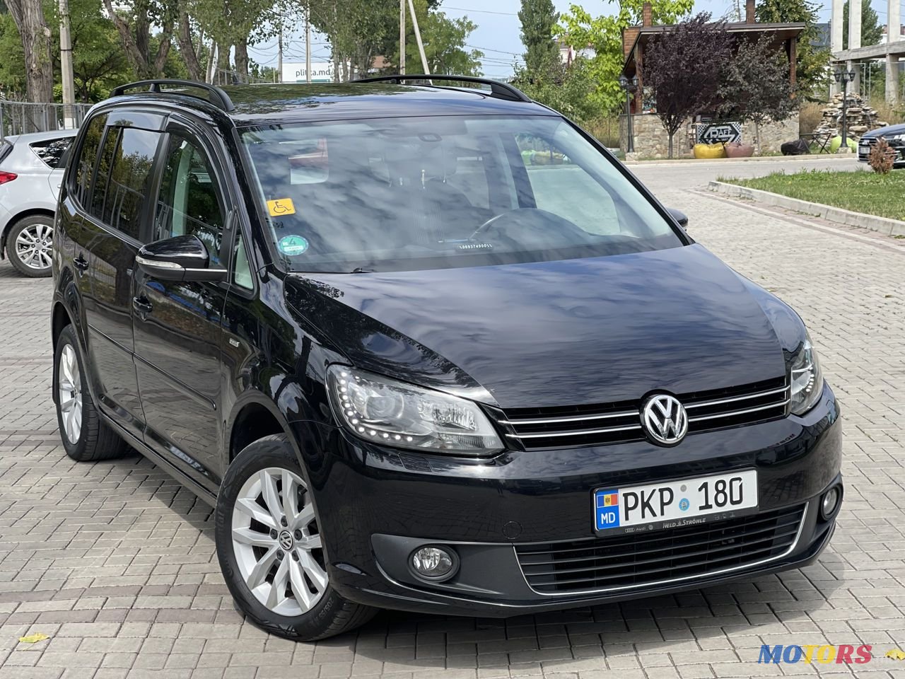 2012' Volkswagen Touran photo #2