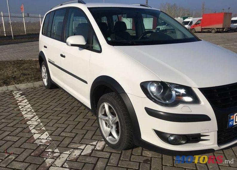 2008' Volkswagen Touran photo #1