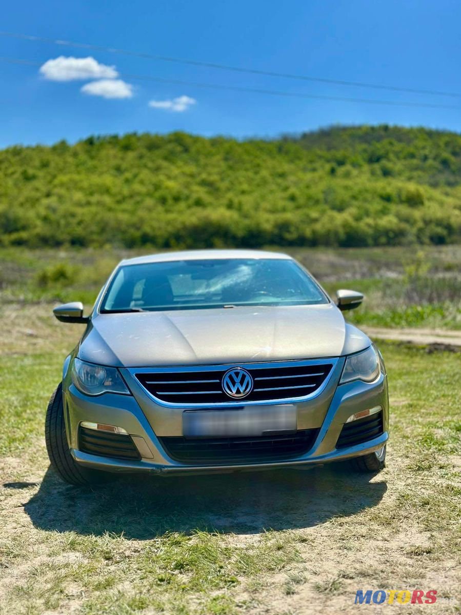 2011' Volkswagen Passat photo #1