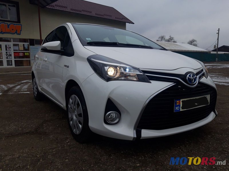 2015' Toyota Yaris photo #2