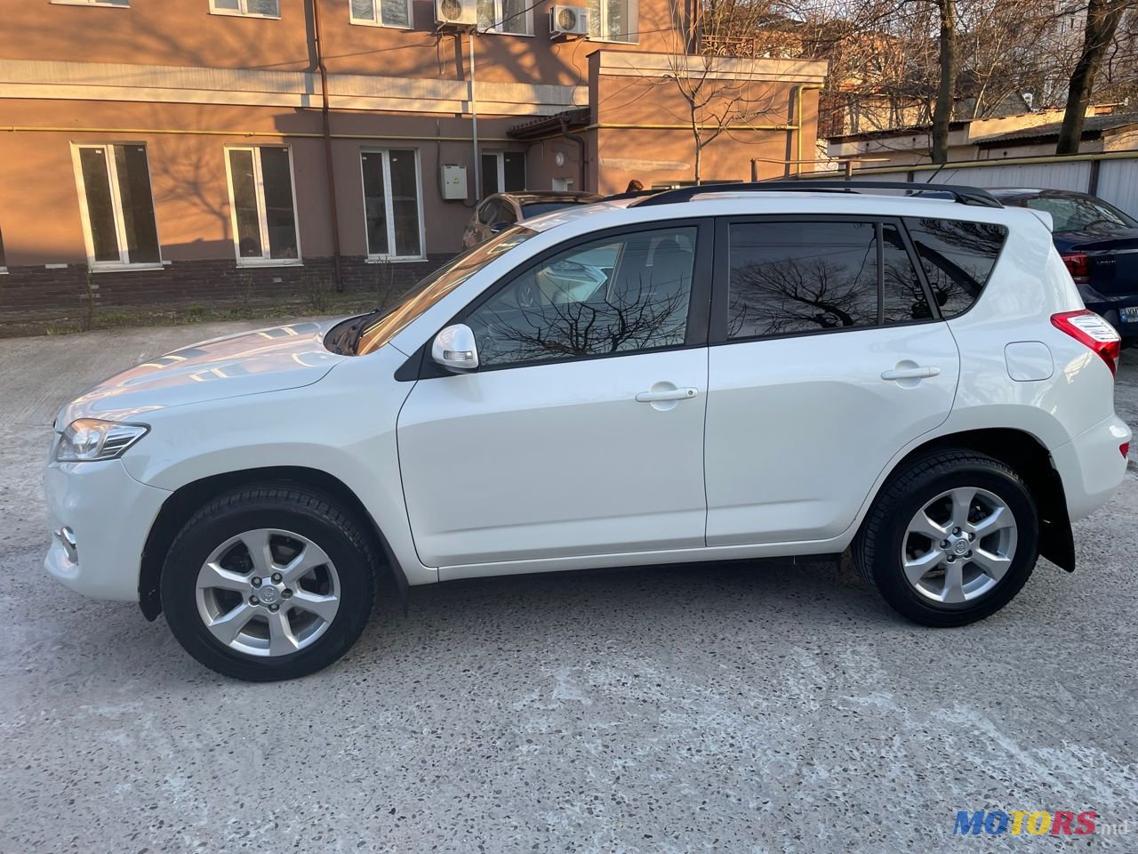 2011' Toyota RAV4 photo #2